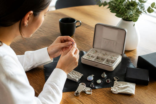 Buying Unique Gemstone Jewellery Online Safely
